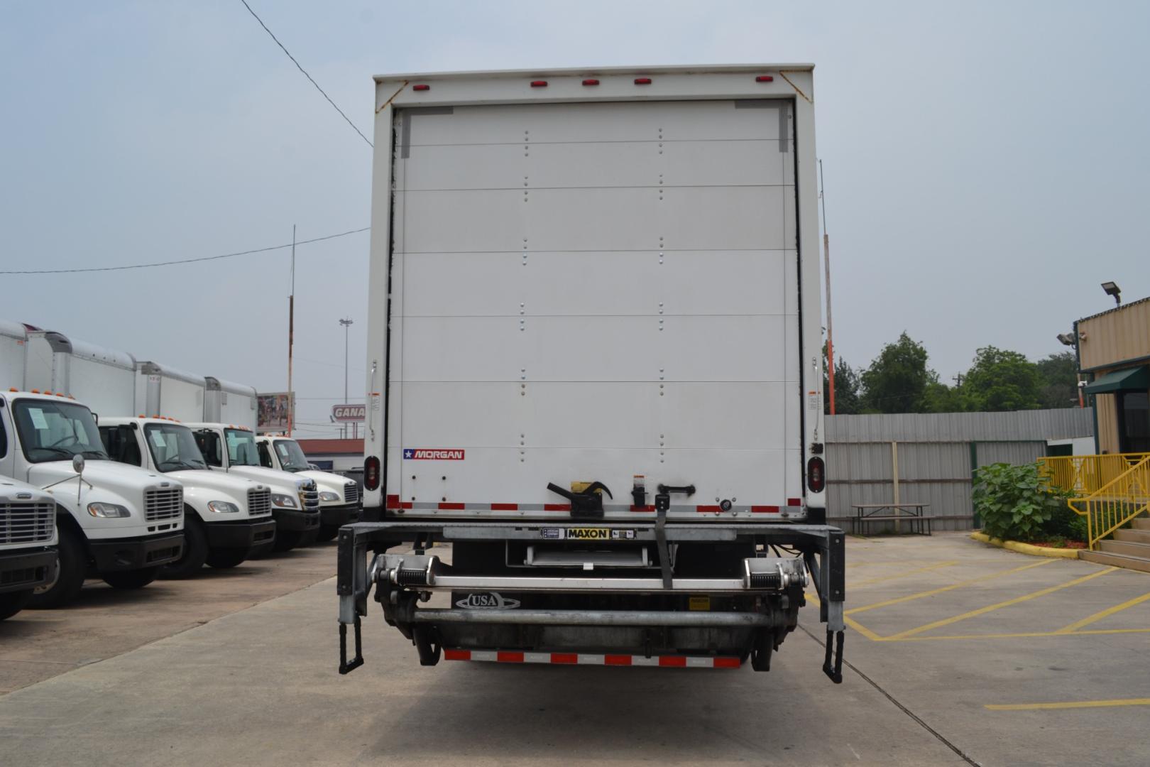 2019 YELLOW /BLACK FREIGHTLINER M2-106 with an CUMMINS B6.7L 240HP engine, ALLISON 2500RDS AUTOMATIC transmission, located at 9172 North Fwy, Houston, TX, 77037, (713) 910-6868, 29.887470, -95.411903 - Photo#5